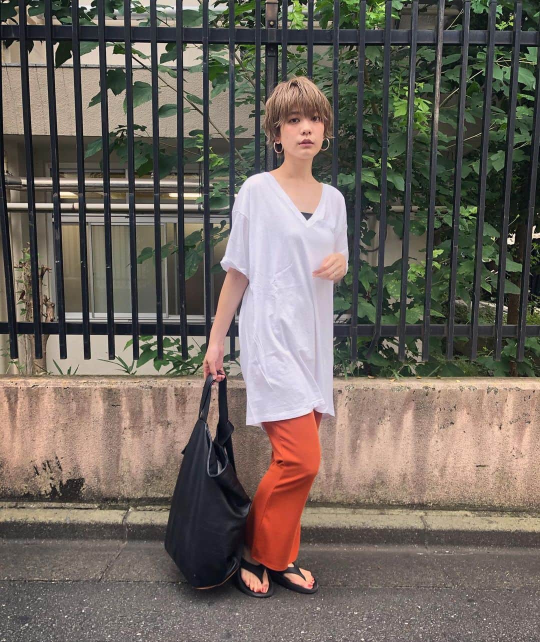 石川瑠利子のインスタグラム：「. . いつかのお洋服🥳 髪の毛大分明るくなっちゃってたけど暗く戻したよ🙆🏻‍♀️✨ またアップするね❤️ . .  #fashion #code #shellyisland #aeta #楽ちんコーデ」