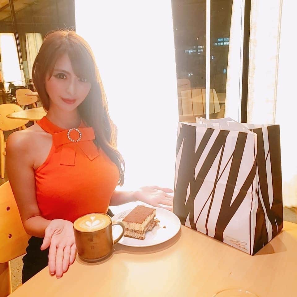 桃瀬えりなのグルメインスタ