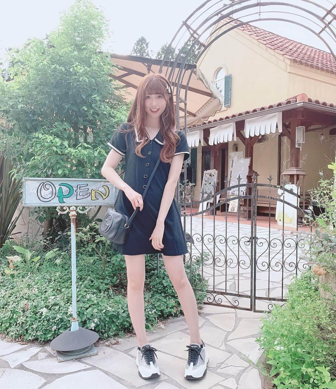 田口未彩のインスタグラム：「🌷  この日のワンピースは ( @tone_fashion )だよ💭  可愛くない？🥺  #ワンピース　#ポロシャツ　#ジミーチュウ #ジミーチュウスニーカー　#jimmychoo #グッチ　#グッチバッグ #巻き髪　#コーデ　#ワンピースコーデ」