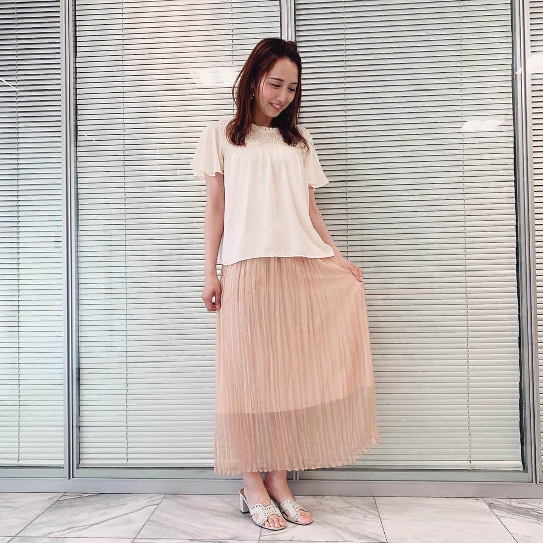 若林翔子のインスタグラム：「.﻿ .﻿ ブレイク〜👍﻿ 今日の自然な雰囲気すごくいい〜❤️と﻿ 大好きなやすこ先輩からお褒めの言葉が！！！😍﻿ ﻿ やったー😄﻿ ﻿ #ちょっとブレイクタイム　#ミヤギテレビ﻿ #衣装　#スタイル　﻿ #りほちゃん作ヘア #ヘアアレンジ　﻿ #宮城　#仙台　#タレント　#モデル　#若林翔子」