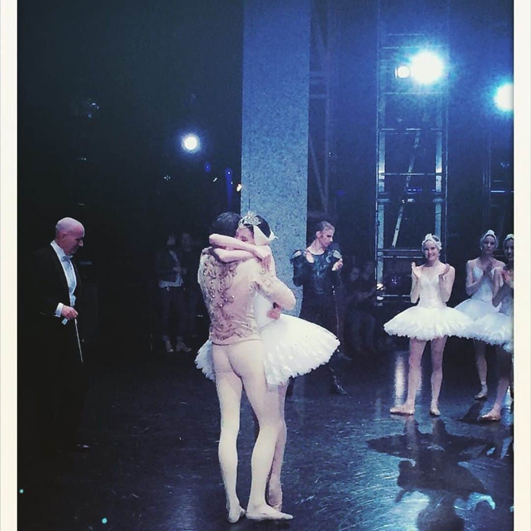 オニール八菜さんのインスタグラム写真 - (オニール八菜Instagram)「This was a happy day. My first principal role, my first three act ballet, a big first for a ballerina 🩰   #lelacdescygnes2015 #operadeparis #swanlake #rudolfnoureev   📷 @loickpireaux  thank you for capturing this moment of happiness ❤️❤️❤️」8月19日 22時02分 - hannah87oneill