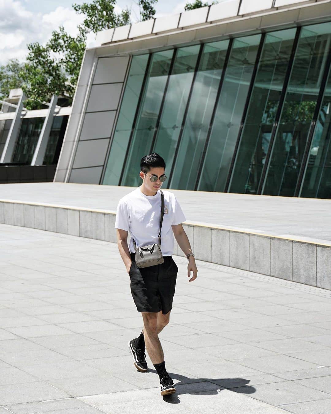 Christoffer Chengのインスタグラム：「When the weather is too hot, a simple T-shirt + a cute bag + shorts is the way to go 😎 don’t miss the @farfetch sale with extra 20% off with code “20FAR” !!!」