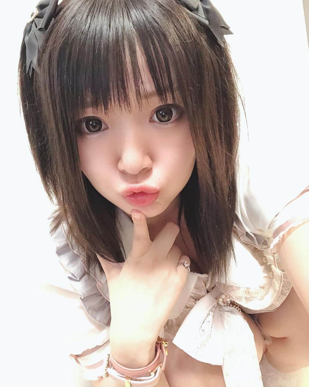音羽莉夢のインスタグラム：「ちうぅ〜〜(๑˙³˙)♥  #童顔ロリ巨乳 #合法ロリ #ロリコンホイホイ #撮影会モデル #音羽莉夢 #アミックエンターテインメント  #グラドル自画撮り部 #グラドル #lizlisa #リズリサ #ハーフツイン」