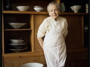 オーガニックバイジョンパトリックさんのインスタグラム写真 - (オーガニックバイジョンパトリックInstagram)「Lucie Rie is considered one of the pioneer’s of British studio pottery. It maybe very popular now to create pots or “vessels” as an art form, but in her time it was an strange notion, pots were made to function. Everything old becomes new again.  #jporganic #organicbyjohnpatrick #lucieRie #pottery #timeless #oldisnew #ceramics」8月19日 22時39分 - jporganic