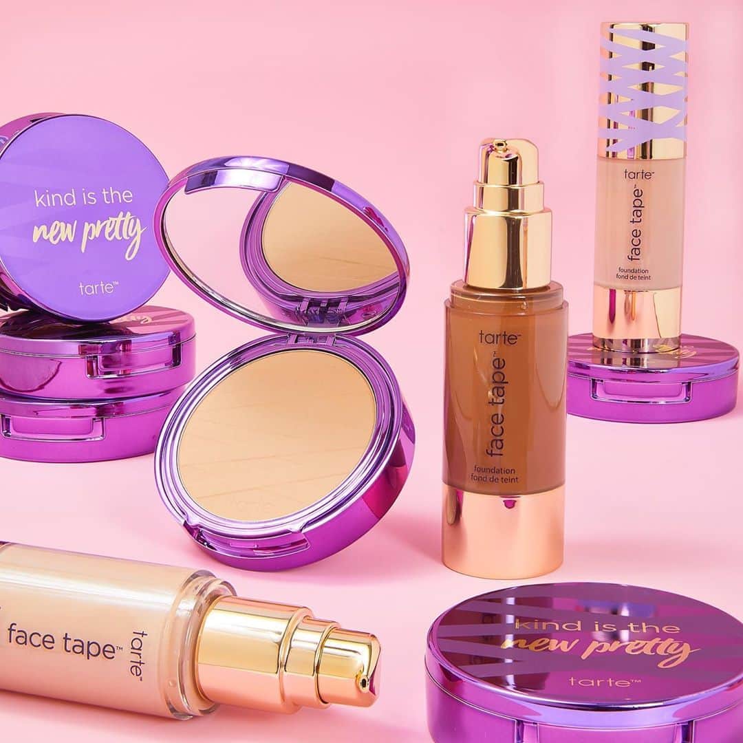 Tarte Cosmeticsさんのインスタグラム写真 - (Tarte CosmeticsInstagram)「Shoutout to our fave summerproof duo that keeps us lookin' flawless in the heat 😩🔥: 🙌 face tape vegan foundation: our best-selling foundation that's waterproof, sweatproof AND transfer-proof with a natural matte finish 🙌 shape tape vegan pressed powder: use alone or over foundation to set & add extra coverage & is infused with clay for 12-hr wear #crueltyfree #doubledutybeauty #shapetapenation」8月19日 22時43分 - tartecosmetics