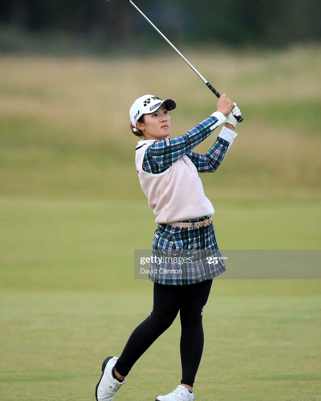 山口すず夏のインスタグラム：「・ Ladies Scottish Open🏴󠁧󠁢󠁳󠁣󠁴󠁿 予選落ちでした…😢 なんの問題もなかったショットでしたが、初日の1番ホール、アゲンストの中、ティーショットはすごく良いあたりで、フェアウェイど真ん中。セカンドは自分の準備不足で右プッシュ、ロストのトリからのスタートでした。 スタートからロストは痛すぎる😞 そこから6番までは耐えてたけど、少し曲げて深いラフに入りボギー打ったり、そこからなかなか思うようにできませんでした。 2日目は、いま自分がどうすれば良いかを理解することができたので、それだけ意識してラウンドしました。スコアは+3だったけど、強いアゲンストの中低い球を打って、チャンスにつけてバーディーを取ったり、良いゴルフも沢山あって、収穫がありました！来年への課題も見つかったので、また来年スコットランドに戻ってきて、リベンジしたいと思います！ 今週のAIGは出られなかったので、来週のWalmartの試合に向けて、調整してしっかり頑張りたいと思います💪 皆さん、もう待ちくたびれてるとは思いますが、結果が出るまでもうしばらくお待ちくださ い！🤣🙇‍♀️笑必ず良い報告します！ ・ あ、あと知ってる方もいると思うのですが、ゴルフ雑誌アルバで、1ページ連載やってます！ なので是非見てください^ ^ それと、日刊ゲンダイさんでも新聞で、毎週土曜日、記事が出ていますので、是非そちらもご覧ください！ネットでも見ることができます！ ・ #lpga#golf#ゴルフ#女子ゴルフ#環境ステーション#ヨネックス#yonex#味の素#アミノバイタル#ロッテ#lotte#ana#golfnettv#アルバ#パルマックス#サマンサタバサ#samanthathavasa」