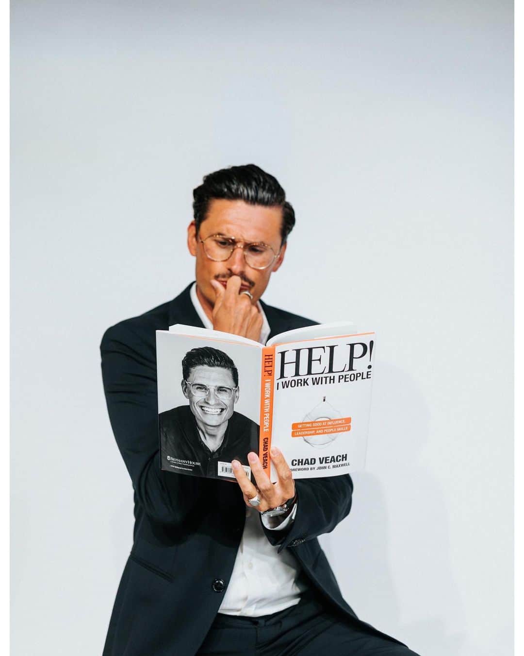 リッキー・ファウラーのインスタグラム：「HELP! I Work With People by @chadveach   One of my good friends just released his first leadership book...he is one of those friends I can go to for solid advice...so when he speaks I listen...when he writes I read! www.chadveach.org」