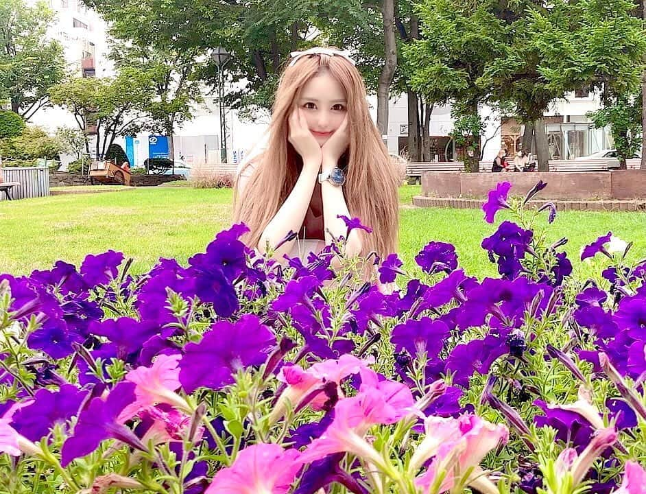 結城里華さんのインスタグラム写真 - (結城里華Instagram)「_ _ 🌷🌸🌹🌺💜💜💜 _  #tokyo #日本 #東京 #新宿 #歌舞伎町 #キャバクラ #キャバ嬢 #ヘアセット #韓国 #방탄소년단 #박지민 #한국 #일본 #도쿄 #신주쿠 #세븐틴 #호시 #원어스 #건희 #followme #팔로미  #친구해요 #인친환영 #오오티디 #셀카 #셀카그램 #패션 #데일리룩 #좋아요 #메이크」8月19日 22時46分 - yuuki_rika