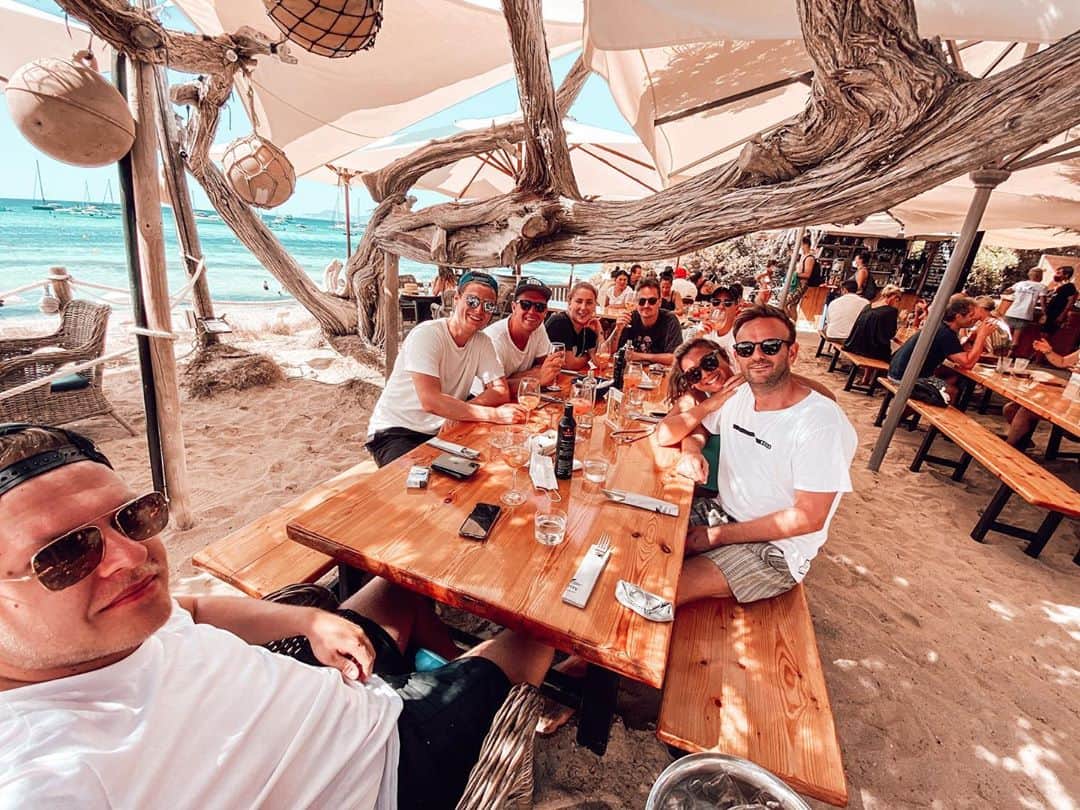 ロビン・シュルツのインスタグラム：「Touchdown Formentera 🥂❤️」
