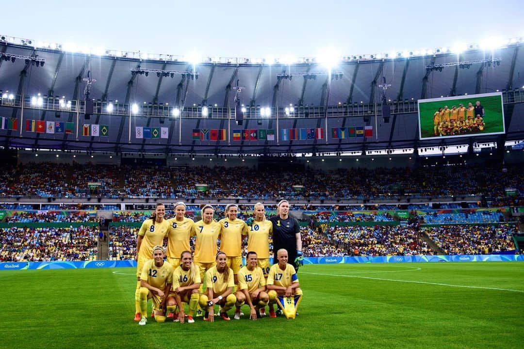 コソヴァレ・アスラニさんのインスタグラム写真 - (コソヴァレ・アスラニInstagram)「4 years ago today. Olympic 🥈 in Rio. Aiming higher in Tokyo next year. #swewnt」8月19日 22時50分 - asllani9