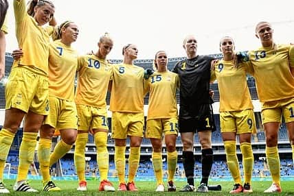 コソヴァレ・アスラニさんのインスタグラム写真 - (コソヴァレ・アスラニInstagram)「4 years ago today. Olympic 🥈 in Rio. Aiming higher in Tokyo next year. #swewnt」8月19日 22時50分 - asllani9