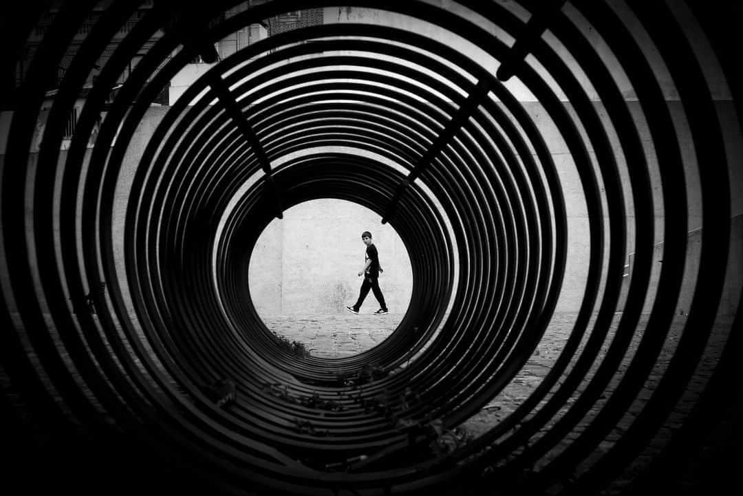 ライカさんのインスタグラム写真 - (ライカInstagram)「LFI Gallery - Picture of the Week '007 Kid' by Luis Carballo (@luiscarballophoto)  The stroll of a young boy captured in time through the lens of a Leica M Monochrom and put into focus by creative means. Luis captured this moment on the streets in Portugal.   Gear: #LeicaM Monochrom (Typ 246); Summicron-M 35 f/2 Asph  #LeicaCamera #Leica #🔴📷 #LeicaGram #lfigallery #theleicalook #LeicaFotografieInternational」8月19日 23時00分 - leica_camera