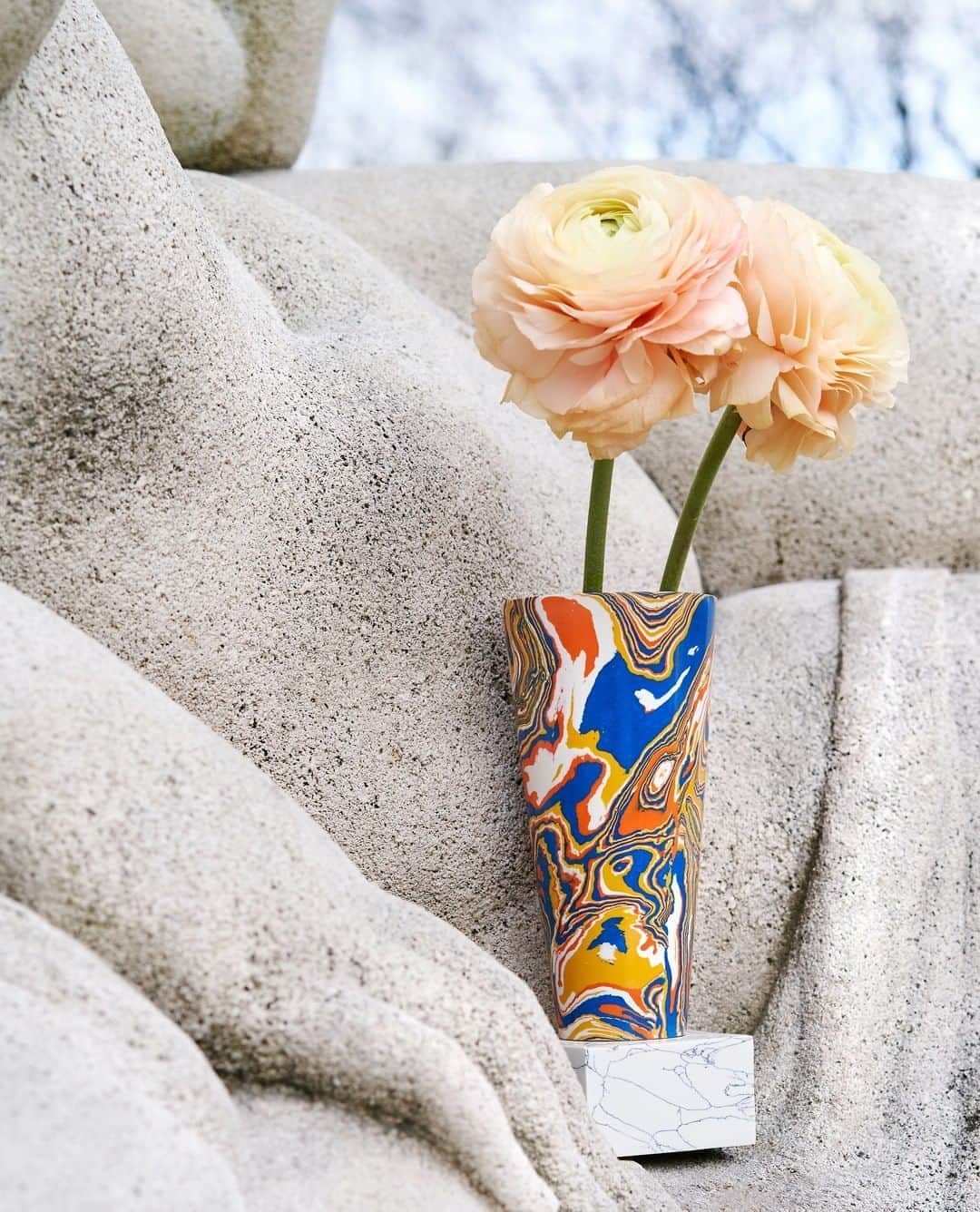 トム ディクソンさんのインスタグラム写真 - (トム ディクソンInstagram)「A psychedelic update of an Italian post-modernist aesthetic.⁠ ⁠ Our SWIRL Stem vase: one of the newest additions to the SWIRL family, launched during '24 Hours in Paris' at Palais de Tokyo. ⁠ ⁠ View and shop SWIRL via the link in bio. ⁠ ⁠ ⁠ #tomdixon #tomdixonSWIRL #homedecor #interiordesign #interior #design #inspiration #marble #interiorstyle #interiorinspiration #accessories #sustainable」8月19日 23時01分 - tomdixonstudio