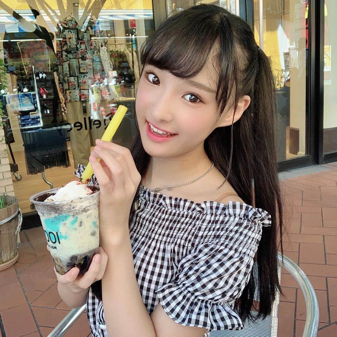 岡本怜奈さんのインスタグラム写真 - (岡本怜奈Instagram)「♡﻿ #チョコミントタピオカ 💚🤎﻿ ﻿ #モッチャム ﻿ 東京原宿and大阪茶屋町限定商品✨﻿ ﻿ ﻿ ミントがすごくスッキリしてて、爽やかで、﻿ 夏にピッタリな味だったよ！﻿ ﻿ ﻿ れなは#バナナチョコミント したので、﻿ バナナの甘さもあってすごくおいしかった〜🤤💗﻿ ﻿ ﻿ 9月22日(火)まで販売してるみたい😳❣️﻿ ﻿ また飲みたいな〜(*´～｀*)💭﻿ ♡﻿ ♡﻿ #岡本怜奈 #れなたん #nmb48 #mottram﻿ #モッチャムチョコミント #茶屋町カフェ ﻿ #大阪チョコミント #チョコミント #ミントチョコ﻿ #チョコミン党 #chocolatemint #mintchocolate ﻿ #うしくろくん #期間限定 #梅田 #タピオカ ﻿ #生タピオカ #happy #Instafood #Instagood﻿ ﻿ ﻿ ﻿ ﻿ ﻿」8月19日 22時58分 - renatan1222