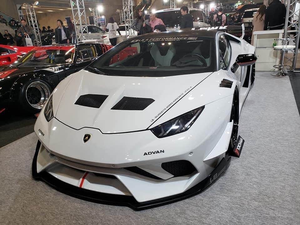 のインスタグラム：「LBWK  LB★silhouette works lamborghini huracan😊  @lamborghini#lamborghinihuracan@libertywalkkato@bride@lb97forged #libertywalk#lbworks#lbnation#lbperformance#lbwk#ltmw#ランボルギーニ#supercar#fiexhaust #airrexsuspension #libertywalkeu#rdb#yokohamatire#bridejapan#japan」