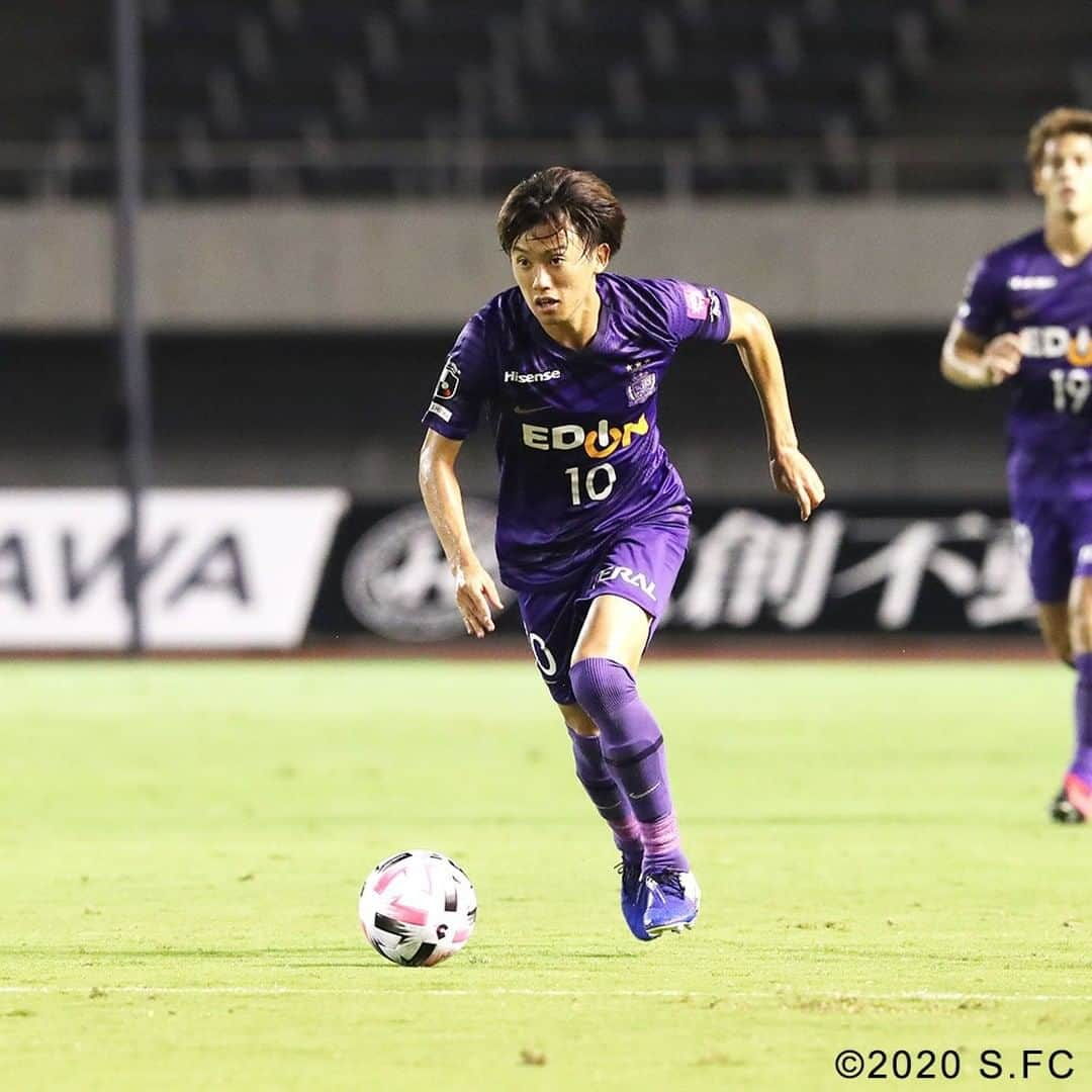 サンフレッチェ広島さんのインスタグラム写真 - (サンフレッチェ広島Instagram)「. ⚽️明治安田生命J1リーグ第11節　試合結果⚽️ サンフレッチェ広島　3-3　FC東京 前半：2-3 後半：1-0 【得点者（広島のみ）】野上結貴、荒木隼人、川辺駿  前半だけで2-3という、この対戦カードでは意外な乱打戦となりましたが、試合終了間際に川辺駿選手が同点ゴールを決め、引き分けに終わりました。  暑い中、平日ナイトゲームの試合にご来場いただき、ありがとうございました。  #野上結貴 選手 #荒木隼人 選手 #佐々木翔 選手 #青山敏弘 選手 #大迫敬介 選手 #森島司 選手 #川辺駿 選手 #sanfrecce #積攻」8月19日 23時13分 - sanfrecce.official