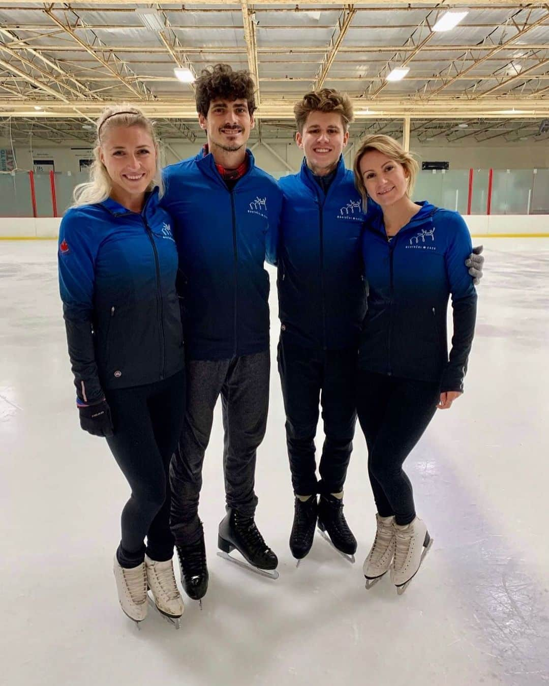 Skate Canadaさんのインスタグラム写真 - (Skate CanadaInstagram)「Our worlds team has their #Montreal2020 gear, do you have yours? Start shopping right now! *Note: zip-ups in photos cannot be purchased.* / Notre équipe des Championnats du monde a ses articles de #Montréal2020, et vous? Commencez à magasiner dès maintenant! *Veuillez noter que les hauts à fermeture éclair dans les photos ne peuvent être achetés. * 🔗https://worlds-figure-skating.myshopify.com/」8月19日 23時18分 - skate_canada