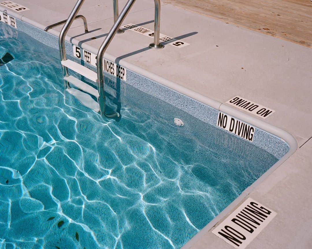 アリス・ガオのインスタグラム：「wishing i were back here @kenozahall with the pool all to ourselves 💦」