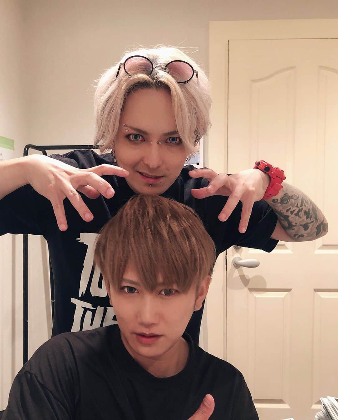 Yomiさんのインスタグラム写真 Yomiinstagram ニコ生 観てくれてありがとうー 来月はいよいよ新曲お披露目できるかもしれません お楽しみに Nightmare Yomi 柩 8月19日 23時24分 Nightmare Yomi