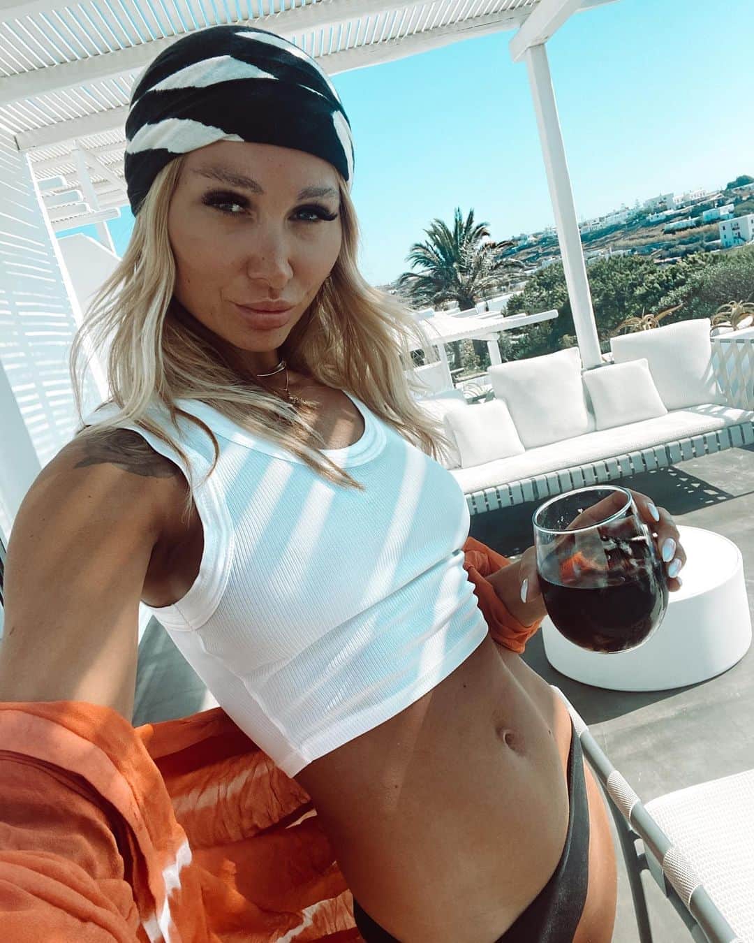 のインスタグラム：「Out of office 🦋」
