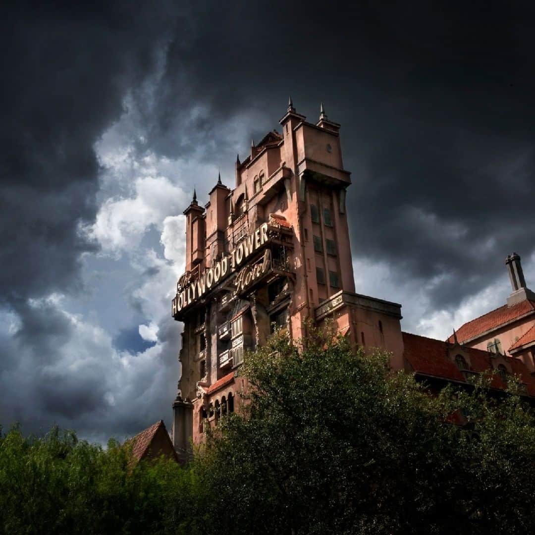 Walt Disney Worldのインスタグラム：「Read the story behind this photo of The Twilight Zone Tower of Terror at Disney’s Hollywood Studios from the photographer 📸 who took it in this week’s Behind the Camera on the @DisneyParksBlog - Link in bio. #DisneyMagicMoments ✨」
