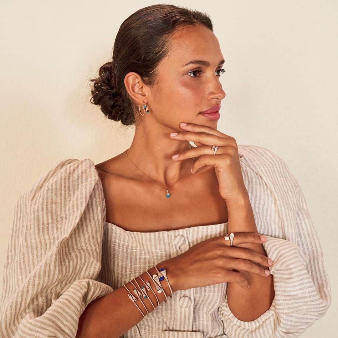Saks Fifth Avenueのインスタグラム：「The Cleo collection from @marli features endlessly stackable shapes inspired by the powerful ancient Egyptian ruler.」