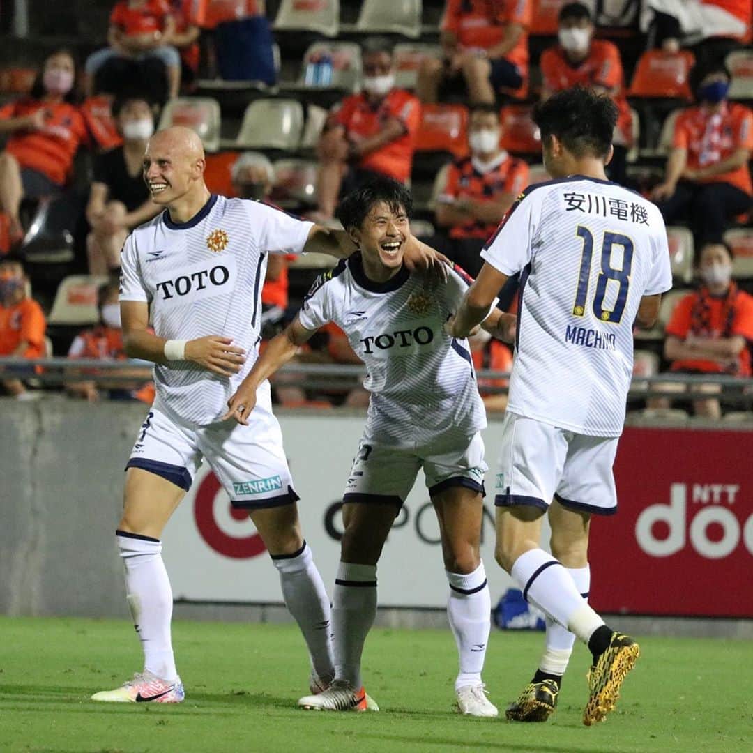 ギラヴァンツ北九州さんのインスタグラム写真 (ギラヴァンツ北九州Instagram)「. WIN 大宮 14 北九州 . 難敵相手に