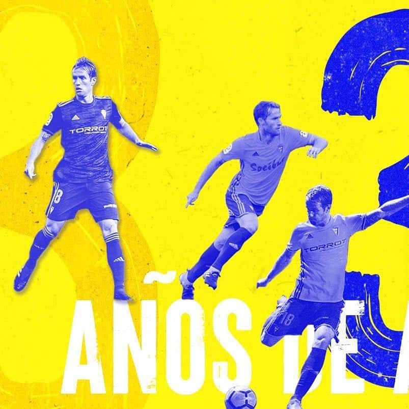 アレハンドロ・フェルナンデス・イグレシアスのインスタグラム：「3 años de mi debut con el @cadizclubdefutbol , 3 años vistiendo de amarillo 💛💙🏹  #mehandichoqueelamarillo #AF8」