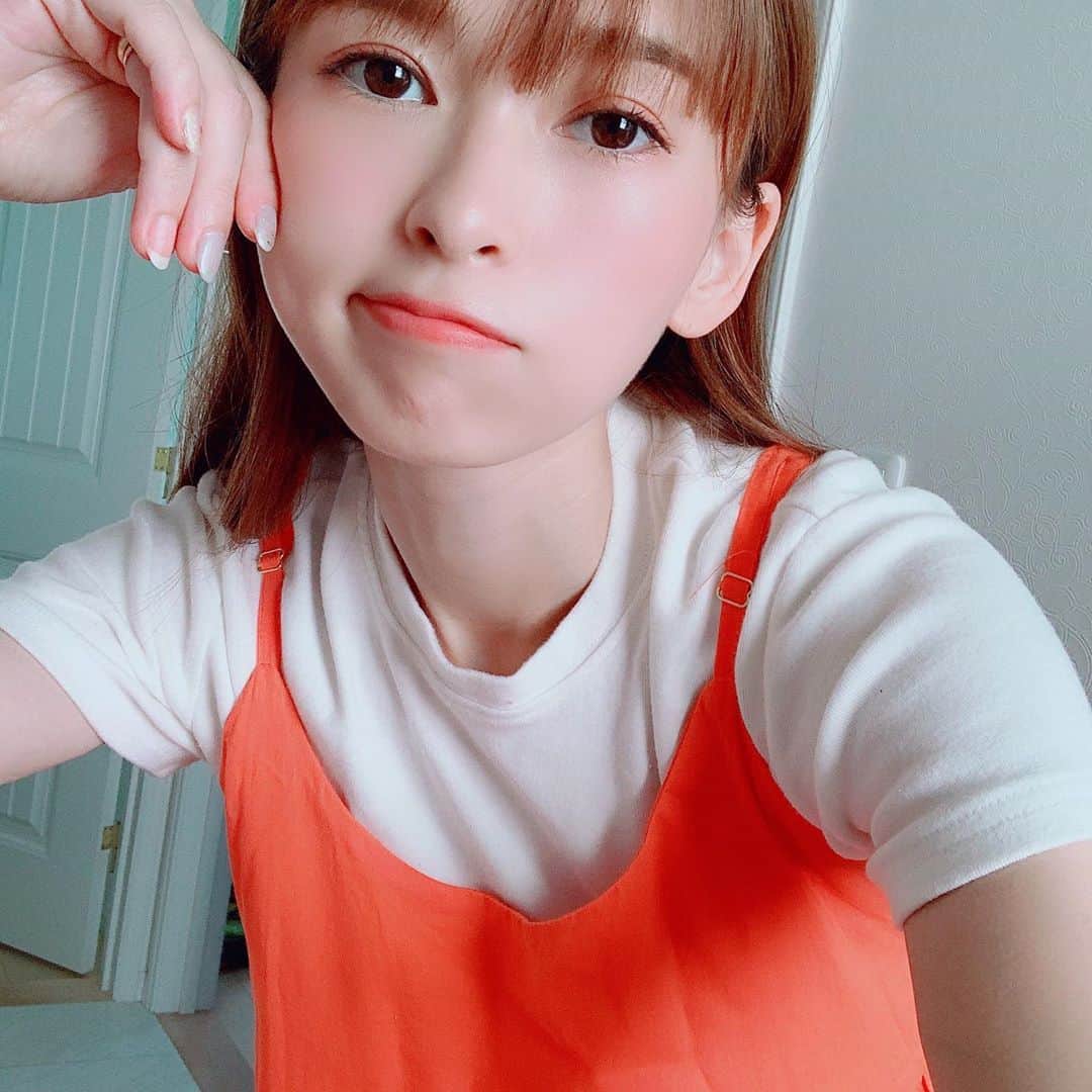 町田亜里香のインスタグラム：「裸眼メイク💄だと 本当に誰？状態なんだが？笑 . . 私だよ。 . 最近は毎日暑いので、 マスク焼けしないように… なるべく焼けないように過ごしてる😱 シミシワ気になる年頃。 . . 毎日暑いので😵。 皆さんくれぐれも 体調には気をつけてください🥺⭐︎ . . #裸眼メイク #裸眼 #ママ #ママメイク  #ナチュラルメイク」