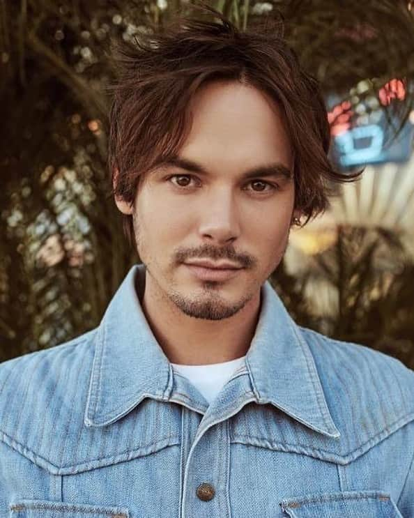 レスリー・フェラさんのインスタグラム写真 - (レスリー・フェラInstagram)「We are so excited that Tyler Blackburn is joining us on @prettylittlewinemoms today to discuss Ep 18, “The Bad Seed” written by Oliver Goldstick & Francesca Rollins and directed by Paul Lazarus. Leave all of your questions for him in the comments below before 2pm PST. . . . #pll #prettylittleliars #pll10years #pllforever #pllarmy #plwm #prettylittlewinemoms #lesleyfera #applepodcasts #tylerblackburn #tylerjblackburn #calebrivers #haleb #ravenswood」8月20日 0時01分 - mslesleyfera