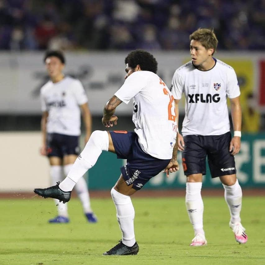 ウェヴェルソン・レアンドロ・オリヴェイラ・モウラのインスタグラム：「Mais um ⚽!!! Glória a Deus 🙏🏾! Seguimos...」