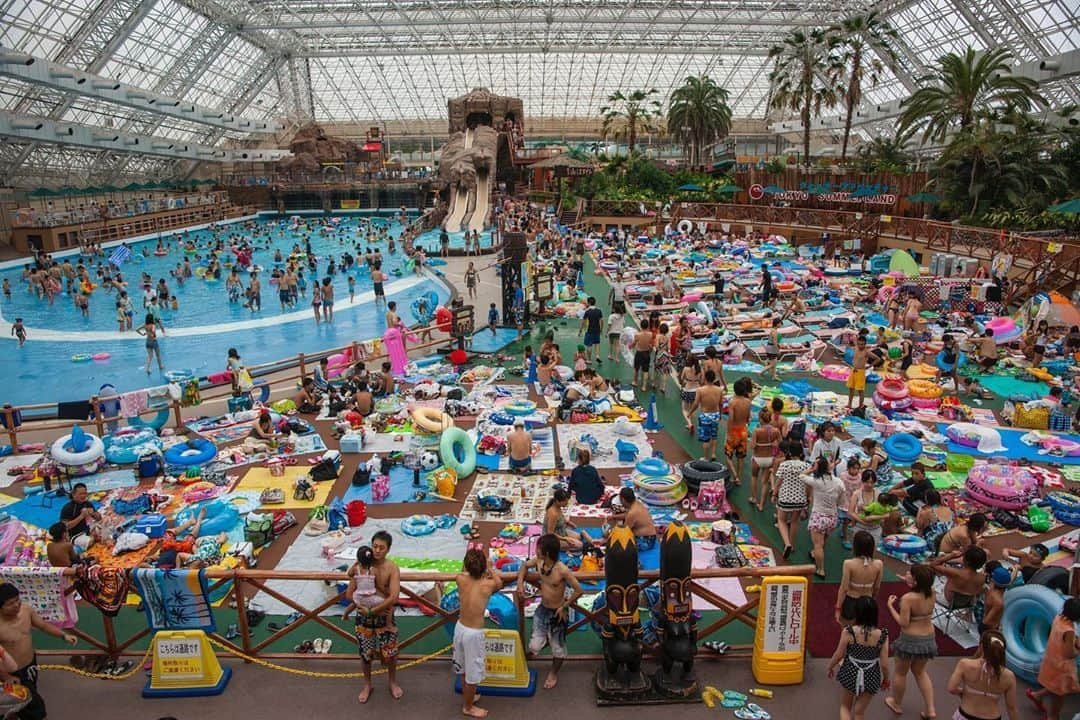 Michael Yamashitaさんのインスタグラム写真 - (Michael YamashitaInstagram)「Summerland, Tokyo, Japan: There's no question that given the heat, humidity and population of Tokyo in the summer, the throngs at any swimming pool there are going to, by definition, test the limits of crowd control and sanitation. Japan, however, is prepared for this and manages to keep everyone happy and cool no matter how jam-packed the pool – by moving the water rather than the swimmers. While not exactly conducive to laps, giant wave pools surge with swells a meter or higher, drenching stationary bathers so they don't need to swim to cool off. Other pools feature circular courses with a current that keeps everyone moving together in the same, very orderly, direction. And of course, Japanese people, by tradition and habit, are arguably the cleanest – not to mention the most cleanliness-conscious – in the world. The water in these pools is clean enough to drink! These photographs were taken several years ago. Though closed at the onset of the Covid-19 pandemic, the water park re-opened on July 13, with limited reserved admission, health checks, social distancing and mandatory masks for patrons and staff, as well as detailed instructions in coughing etiquette. #summerland #tokyosummer #summertime #tokyosummerland #worldphotographyday」8月19日 23時58分 - yamashitaphoto