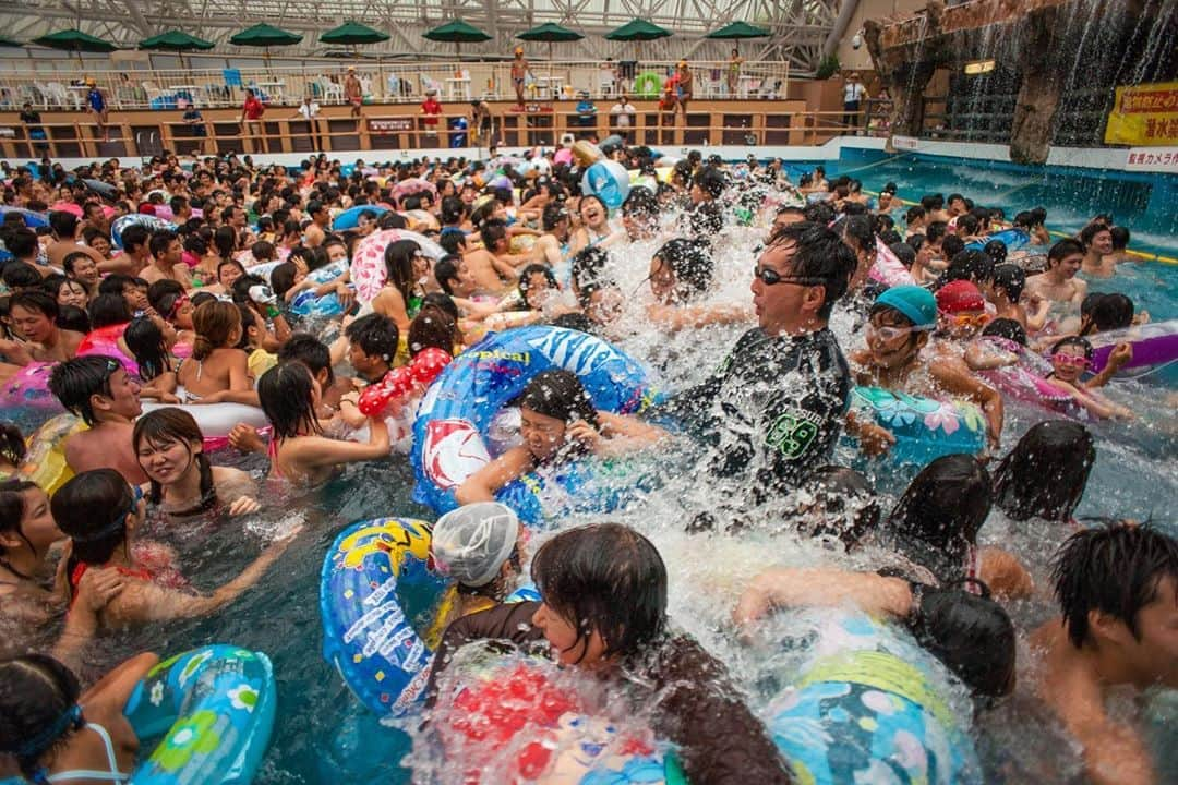 Michael Yamashitaさんのインスタグラム写真 - (Michael YamashitaInstagram)「Summerland, Tokyo, Japan: There's no question that given the heat, humidity and population of Tokyo in the summer, the throngs at any swimming pool there are going to, by definition, test the limits of crowd control and sanitation. Japan, however, is prepared for this and manages to keep everyone happy and cool no matter how jam-packed the pool – by moving the water rather than the swimmers. While not exactly conducive to laps, giant wave pools surge with swells a meter or higher, drenching stationary bathers so they don't need to swim to cool off. Other pools feature circular courses with a current that keeps everyone moving together in the same, very orderly, direction. And of course, Japanese people, by tradition and habit, are arguably the cleanest – not to mention the most cleanliness-conscious – in the world. The water in these pools is clean enough to drink! These photographs were taken several years ago. Though closed at the onset of the Covid-19 pandemic, the water park re-opened on July 13, with limited reserved admission, health checks, social distancing and mandatory masks for patrons and staff, as well as detailed instructions in coughing etiquette. #summerland #tokyosummer #summertime #tokyosummerland #worldphotographyday」8月19日 23時58分 - yamashitaphoto