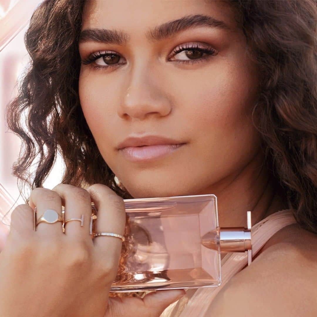Lancôme Officialさんのインスタグラム写真 - (Lancôme OfficialInstagram)「Large, though it is, Idôle holds the power to fuel an unstoppable generation of women who knows no boundaries. With Idôle 100 ml, are your dreams big enough? #Lancome #Idole #IdoleByLancome」8月19日 23時58分 - lancomeofficial
