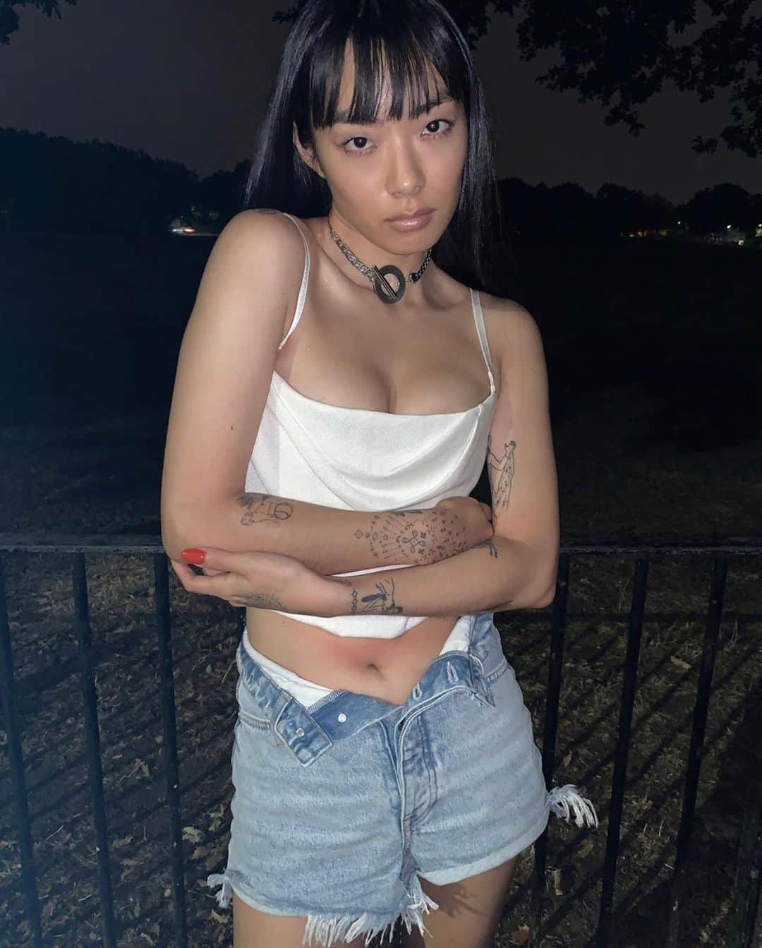 アレキサンダー・ワンのインスタグラム：「@rinasonline you dropped this 👑」