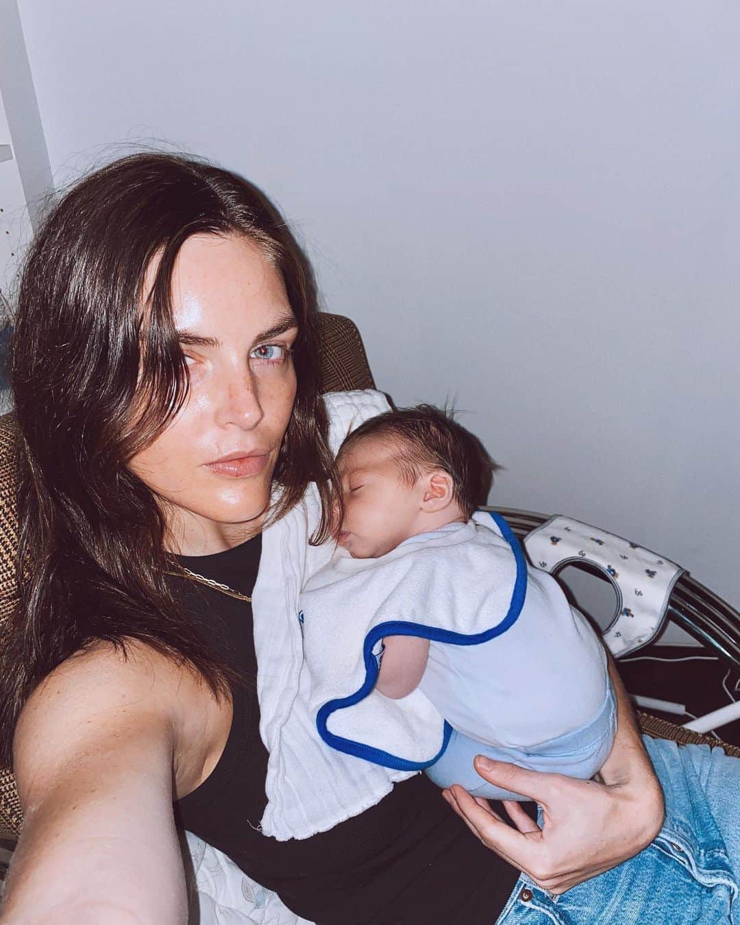 ヒラリー・ローダのインスタグラム：「💙」