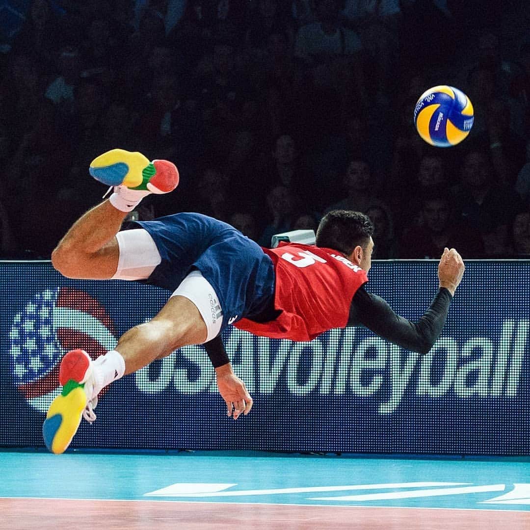 USA Volleyballさんのインスタグラム写真 - (USA VolleyballInstagram)「Great photographers make us look amazing! We are proud to work with some of the best. Happy #nationalphotographyday  - - - @danielbartel @ericfrancis」8月20日 9時48分 - usavolleyball