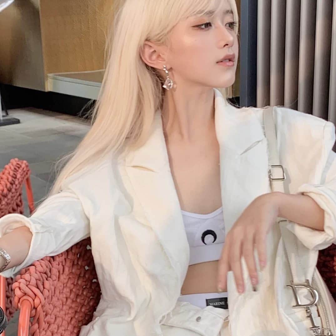 原涼香のインスタグラム：「image ❤︎ ㅤㅤㅤㅤㅤㅤㅤㅤㅤㅤㅤㅤㅤ fashionとhairのバランス💯🤍 ㅤㅤㅤㅤㅤㅤㅤㅤㅤㅤㅤㅤㅤ」