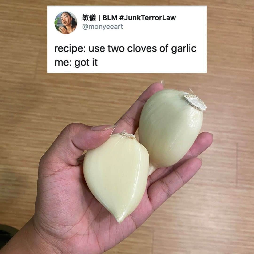 9GAGさんのインスタグラム写真 - (9GAGInstagram)「Calm down Van Helsing⠀ -⠀ #garlic #9gag」8月20日 10時05分 - 9gag