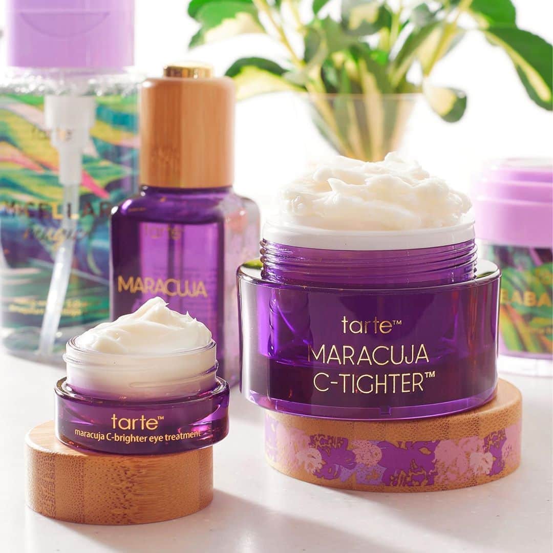 Tarte Cosmeticsさんのインスタグラム写真 - (Tarte CosmeticsInstagram)「#selfcare lineup #flowerpowered by superfruit maracuja: 🌸 maracuja C-brighter eye treatment: rich & creamy undereye treatment that smooths, hydrates & brightens 🌸 maracuja vegan oil: promotes firmer, brighter, smoother looking skin while hydrating it 🌸 maracuja neck treatment: formulated to help target & improve the appearance of skin on the neck & décolleté #crueltyfree #rethinknatural #tarteskin」8月20日 10時07分 - tartecosmetics