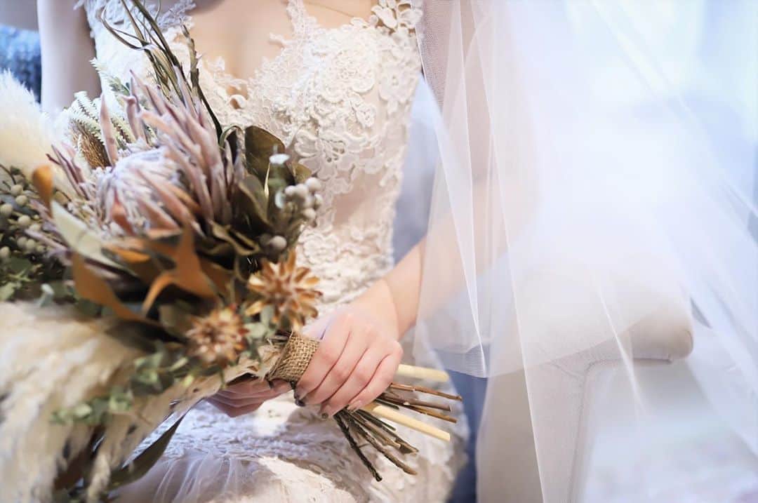 THE STYLE No.20 NEW YORK STYLE WEDDINGのインスタグラム：「2020年5月☆オープン2周年★ 口コミサイトの料理部門4年連続No.1獲得 No.20で自分たちらしい結婚式が叶う . ↓詳しくはHPをチェック↓ https://www.styles.jp/wedding/20f/ . 週末＆平日ブライダルフェアを開催しております メッセージ or ダイレクトメールからでも予約可能 . ↓ TEL ↓ 086-234-7310 . ↓ MAIL ↓ info-thestyle@styles.jpn.com . #thestyle #wedding #bridal #party #weddingparty #weddingphoto #weddingdress#starwedding #instagood #instalike #love #style #instapic  #結婚式 #結婚 #岡山結婚式 #ウェディング #プレ花嫁 #花嫁 #テーブルコーディネート #結婚式準備 #日本中のプレ花嫁さんと繋がりたい #ウェディングドレス #ウェディングフォト #ウェディングレポ #令和婚 #令和」