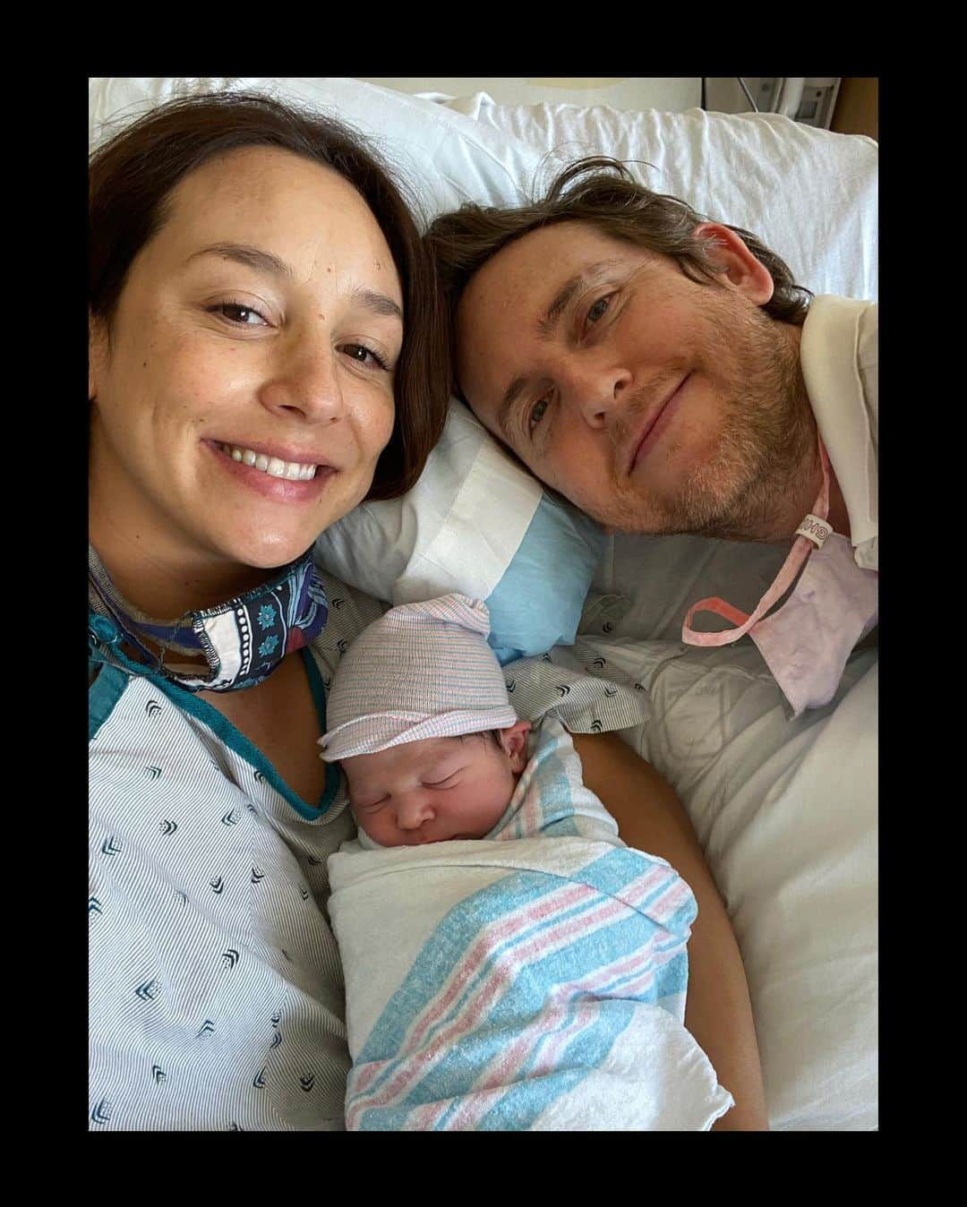 ジェシー・カーマイケルのインスタグラム：「New Baby Alert!!! Our second boy is here! Say Hello to Miles Holiday Lankford Carmichael ❤️🦁🙌 @taralank you are a True Miracle Maker Xoxoxox x 8 +1」