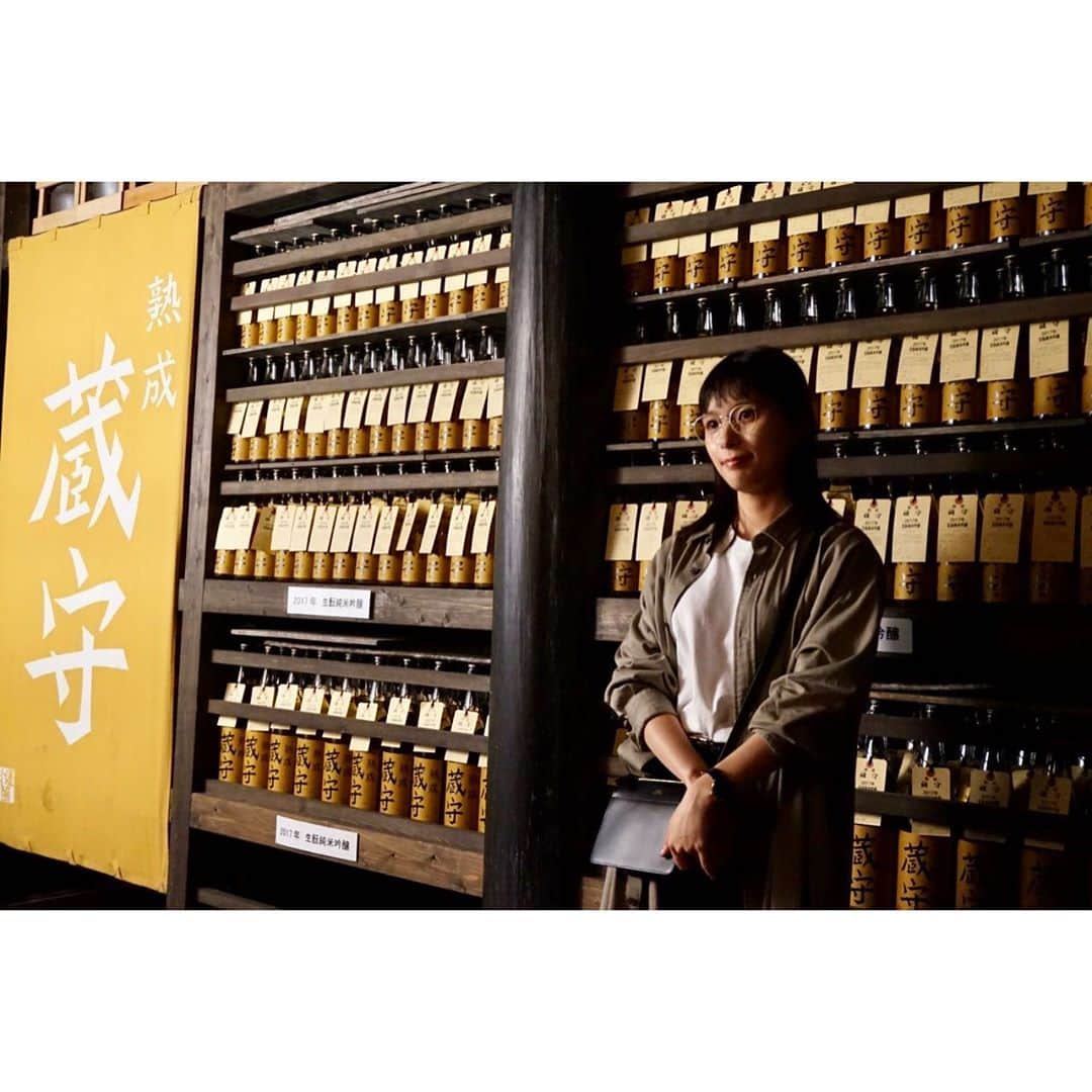 芳根京子さんのインスタグラム写真 - (芳根京子Instagram)「本日発売のminaで なんと、澤乃井さんの酒蔵見学してまいりました。  打ち合わせで 「日本酒がすきです」とお話ししたところ、 このような形になりました🍶✨  嬉しかったなー。 美味しかったなー。  普通に酔ったなー。笑  是非☺︎  ファーストラヴのオフショットは 公開に合わせて載せていきますね！  #mina」8月20日 10時48分 - yoshinekyoko