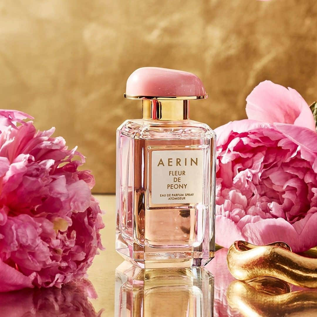 エスティローダーさんのインスタグラム写真 - (エスティローダーInstagram)「The sweet scent of celebration! @aerin’s new luminous, fruity floral fragrance captures the essence of the peony as it blooms. This joyful, luscious #scent evokes the sweetness of Summer dreams. #AERINBeauty」8月20日 2時00分 - esteelauder