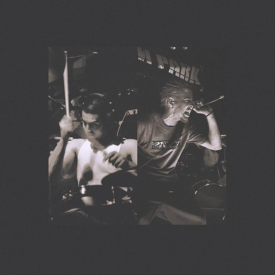 リンキン・パークのインスタグラム：「‪The “Hybrid Theory 20th Anniversary Edition Super Deluxe Box Set” includes an 80-page book featuring tons of never before seen photos from the early days of Linkin Park. #HybridTheory20」