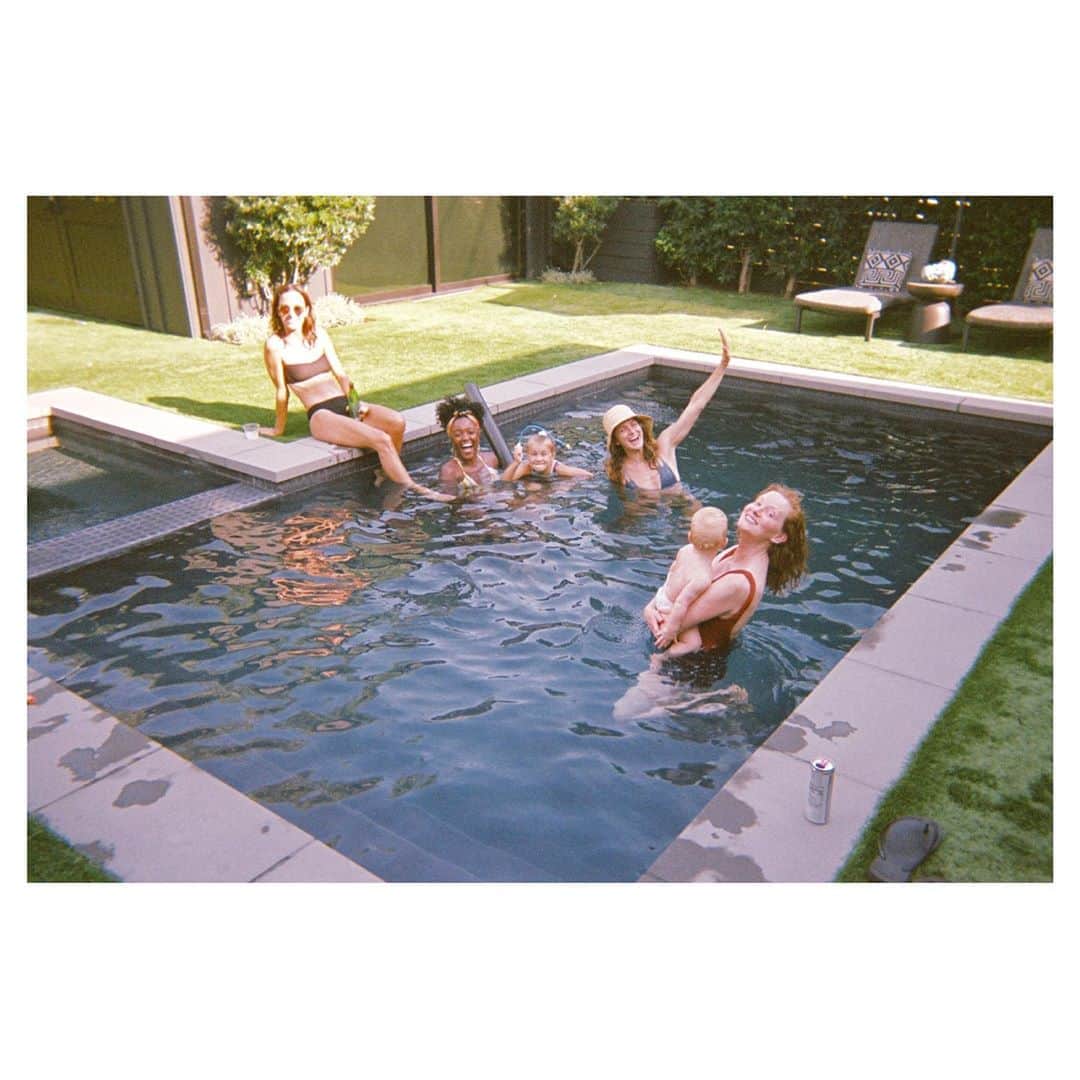 シャンテル・ヴァンサンテンのインスタグラム：「Best thing about quarantining with my work buds... we genuinely love each-other (and get tested together). I cherish these days and memories made ❤️☀️🌈👙😘#FAMfam」