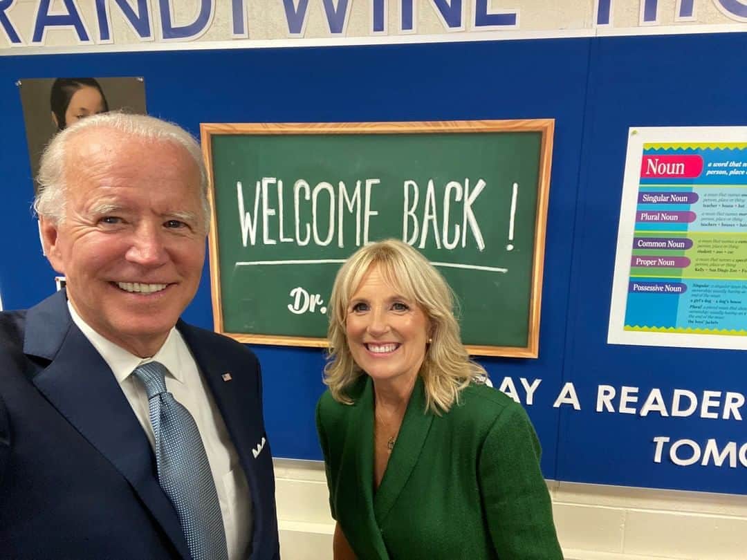 Vogueさんのインスタグラム写真 - (VogueInstagram)「Last night, @drbiden—a writing professor, former Second Lady, and the potential next first lady of the United States—stood in an empty Delaware classroom in the high school where she once taught and delivered an emotional, moving tribute to her husband, @JoeBiden.  “How do you make a broken family whole?” she said from the English classroom of Brandywine High School. “The same way you make a nation whole: with love and understanding—and with small acts of kindness. With bravery. With unwavering faith. You show up for each other, in big ways and small ones, again and again. It’s what so many of you are doing right now. For your loved ones. For complete strangers. For your communities.”  Tap the link in our bio to read more highlights from her speech and from the second night of the Democratic National Convention. #regram @joebiden」8月20日 2時45分 - voguemagazine