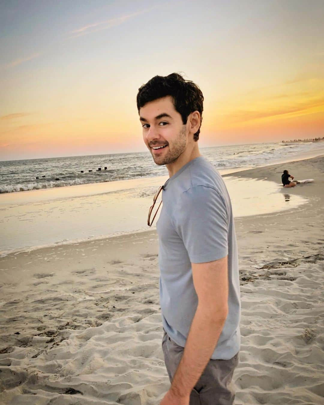 ブレンダン・ロビンソンさんのインスタグラム写真 - (ブレンダン・ロビンソンInstagram)「Somebody was taking pics of me when I wasn’t looking 😂 @hpugz  . . . #twilight #beach #magic #sunset #love #couple #summer #capemay」8月20日 2時46分 - brendanrobinson