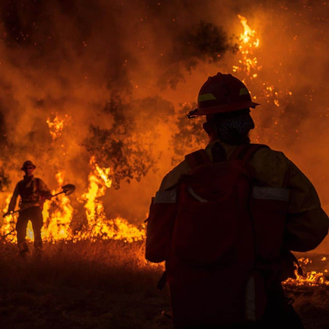 ティモシー・サイクスさんのインスタグラム写真 - (ティモシー・サイクスInstagram)「BREAKING NEWS: Repost from @karmagawa California Governor Gavin Newsom declared a state of emergency after high temperatures, dry conditions and lightning sparked several wildfires throughout Northern California, which is now battling 30 wildfires. Thousands of families were ordered to evacuate over wildfires, with firefighters going door-to-door in Vacaville. Please share this to help spread awareness about this and make sure people take proper precautions and join us in praying for the safety of all the locals and animals in the area. Also, let’s all thank the brave firefighters who risk their lives around the clock to put out these fires and protect those in their path! #wildfire #prayforcalifornia #firefighter #climateemergency #firefighters #staysafe #karmagawa」8月20日 2時59分 - timothysykes