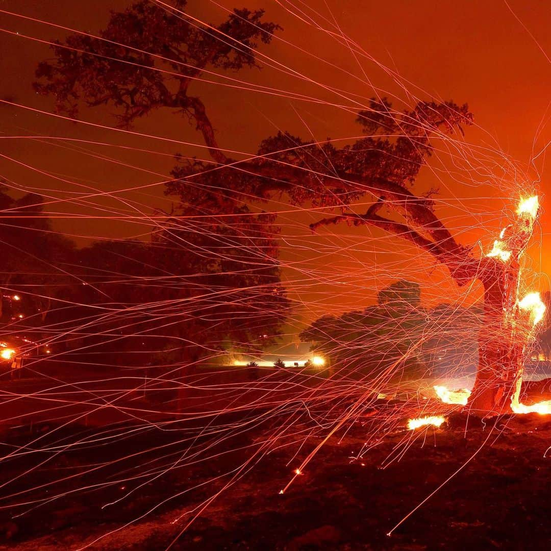 ティモシー・サイクスさんのインスタグラム写真 - (ティモシー・サイクスInstagram)「BREAKING NEWS: Repost from @karmagawa California Governor Gavin Newsom declared a state of emergency after high temperatures, dry conditions and lightning sparked several wildfires throughout Northern California, which is now battling 30 wildfires. Thousands of families were ordered to evacuate over wildfires, with firefighters going door-to-door in Vacaville. Please share this to help spread awareness about this and make sure people take proper precautions and join us in praying for the safety of all the locals and animals in the area. Also, let’s all thank the brave firefighters who risk their lives around the clock to put out these fires and protect those in their path! #wildfire #prayforcalifornia #firefighter #climateemergency #firefighters #staysafe #karmagawa」8月20日 2時59分 - timothysykes